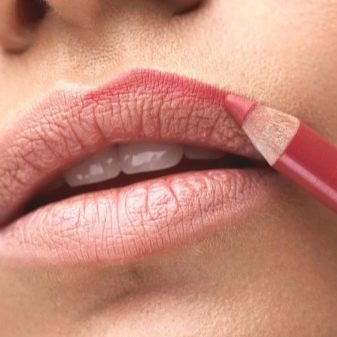 Как накрасить губы карандашом