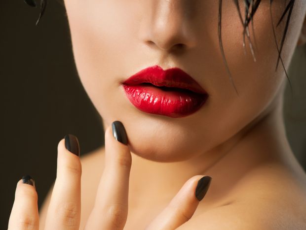 Как сделать губы красными без помады? 7 способов 