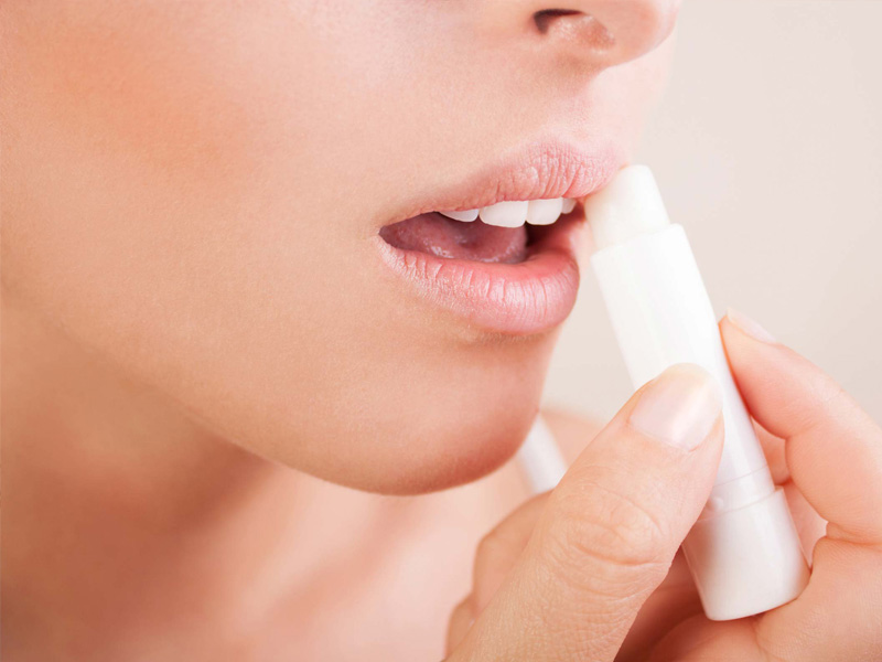 Что такое мазок на губах после увеличения губ гиалуроновой кислотой? 